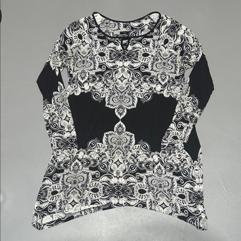 Soma All Over Design Soft and Cozy Shirt (Women’s Large)